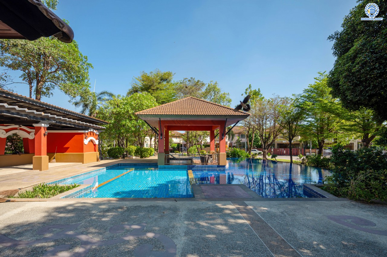 บ้านมือสองตกแต่งใหม่ โครงการ ปริญญดา เกษตร-นวมินทร์ หลังมุม เนื้อที่ 40.5 ตร.ว. ฟังก์ชัน 3 ห้องนอน 3 ห้องน้ำ 2 ที่จอดรถ บ้านทำเลเมือง การเดินทางสะดวกเชื่อมต่อถนนประเสริฐมนูกิจ ถนนรามอินทรา ถนนพหลโยธิน ใกล้เซ็นทรัล อีสต์วิลล์ โรงเรียนเลิศหล้า และใกล้จุดขึ้นทางด่วน "ฉลองรัช"